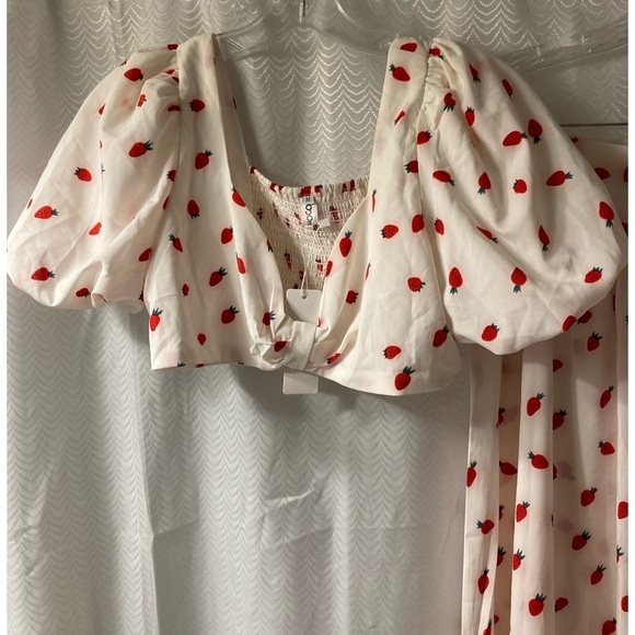 Chic White and Red Floral Skirt Set - Picture 10 of 10